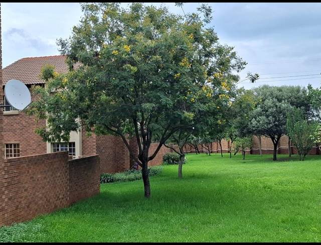 2 BEDROOM PROPERTY TO RENT IN MOOIKLOOF RIDGE ESTATE